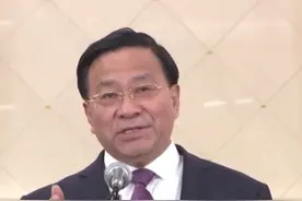 农业农村部部长 韩俊：建设农业强国  科技是利器，我国农业无人机保有量超20万架，无人机的作业面积超4亿亩#2025全国两会  #2025两会观察视频封面