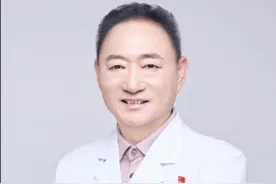 喝牛奶为什么会拉肚子？ 乳糖不耐的原因是什么？#医学科普  #胃肠健康 #喝牛奶拉肚子 #乳糖不耐受 #硬核健康科普行动视频封面