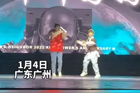 妈妈陪孩子练舞4年，母子合跳，引网友点赞@Ya小帅 #暖心 #暖心正能量 视频封面