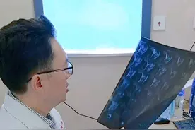 膝盖疼痛、肿，主任讲解原因治疗方法 #医学科普 #硬核健康科普行动  #膝盖疼痛 #半月板撕裂 #上海六院骨科欧阳元明视频封面