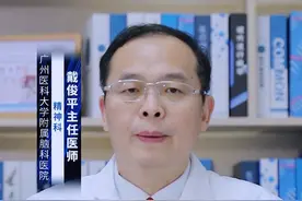 #涨知识 帕罗西汀是精神科较为广泛使用的新型药物，被临床医生用来治疗各种焦虑、抑郁障碍或强迫症等精神心理疾病。对帕罗西汀的有效剂量存在个体差异，一直吃半片帕罗西汀是否能够起效不能一概而论，需要根据具体情况判断。
1、若患者精神心理疾病症状相对较轻，且机体对帕罗西汀较为敏感，此时服用半片帕罗西汀可达到明显治疗效果，短时间内一直吃半片可以起效，不仅可以辅助患者病情好转，同时可减轻药物对身体的副作用，提高患者药物耐受能力或治疗依从性；
2、若患者病情较重或由于长期服用同等剂量的帕罗西汀机体产生了耐药性，此时一直吃半片帕罗西汀，体内血药浓度未达到有效治疗剂量，此时药物很难起效，达不到理想的治疗效果，甚至会延误患者病情。因此是否一直吃半片帕罗西汀需要由专业的医生根据患者自身情况进行判断，严格按照医嘱剂量服药，避免随意增减药量。#夏季健康全攻略 #小荷健康问专家 @创作灵感小助手视频封面