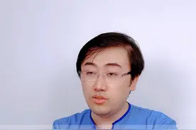 #胸椎 胸椎两侧疼痛常见病因，必要时也应该检查心脏 看看专家怎么说。听听毕博士怎么说#医学科普  #毕春强医生  #骨科视频封面