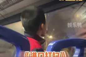 一个爱靠窗户的小女孩失去了所有力气和手段（cr@懵圈白水蛋 ）  #抽象 #迷惑行为 #搞笑视频封面
