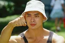 樊少皇浮沉人生：2岁拍戏被李小龙当干儿，但一手好牌打稀碎 #港片 #樊少皇视频封面