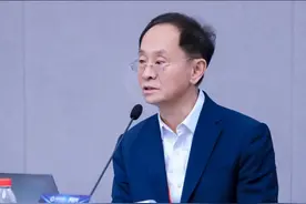 20年的时候，阿里京东永辉都在抢麦德龙，我们通过数字化杀出重围！20亿欧元不是最高，但 6 个月切换系统的能力让麦德龙选择我们。#文中的小饭桌  #物美超市  #麦德龙  #大有学问  #抖音创作季视频封面