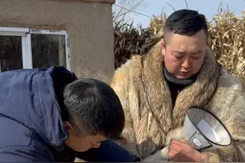 家人们想对这只狐宝说什么打在评论区。#我的乡村生活 #我的农村生活 #抖音萌宠 #狐狸 #海龙家的白狐视频封面