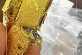 投资者买到“假金条”？工商银行回应：情况不属实，疑似杂质为售出后的外部附着物，清洗后附着物已脱落视频封面