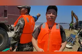 湃现场｜湖南华容县洞庭湖大堤溃口合龙封堵进行时视频封面