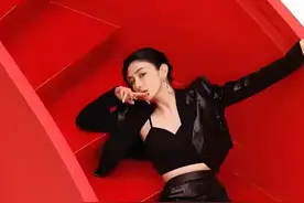 龙生龙凤生凤！黄奕11岁女儿铛铛近照曝光，身高超1米7完美继承妈妈基因#黄奕  #娱乐资讯 #明星八卦 #冯莫提 #娱乐视频封面