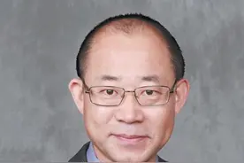 如果有1/3供应商选择在中国制造，中芯希望能接住其中的1/3 这是中芯国际CEO赵海军在11月8日举办的中芯国际2024年第三季度业绩说明会上发表的观点，他表示，过去，中国工业 IC 等领域国外供应链占国内终端生产总需求超 80%，如今部分制造业务有转向国内的趋势。#中芯国际 #赵海军 #半导体 #IC视频封面