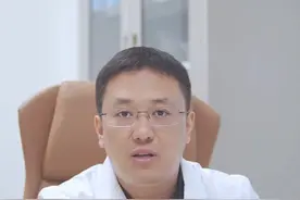 用嗓过多，出现#声音嘶哑 该如何缓解？#北大耳鼻喉曾镇罡 #医学科普视频封面