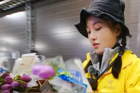 芬兰捡垃圾，捡出一套房？超市丢弃的食物太夸张！ 芬兰捡垃圾视频封面