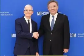 #苹果 库克：将致力于在华长期发展，持续加大对供应链、研发等领域的投入。苹果公司愿继续为推进中美经贸领域沟通交流发挥桥梁作用。视频封面