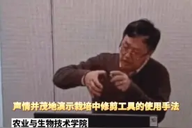 #浙江大学空无一人的教室里，#老师仍坚守讲台，铿锵有力，声情并茂：“我可以想象学生在下面聚精会神地听！”#遇见美好杭州 （资料：人民日报、杭州日报）视频封面