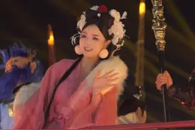 丰都庙会开始啦！老哥扮演的阴天子大受欢迎， 小七的九尾狐也是备受关注视频封面