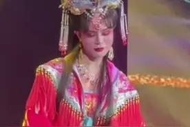 #网红罗大美 遭熟人绑架勒索200万后撕票，妹妹回应哥哥炫富质疑：他什么都喜欢晒，不应该过分紧焦受害者不完美
#媒体精选计划视频封面