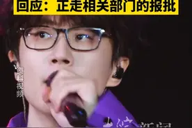 许嵩4月拟在长沙举办演唱会 回应：正走相关部门的报批

近日，知名歌手#许嵩 2025年的#演唱会 行程备受关注。3月18日，大皖新闻记者采访了解到，许嵩2025年演唱会定档长沙。
大皖新闻记者联系长沙贺龙体育场招商部刘先生。他告诉记者，“（演唱会）现在在走相关部门的报批。”刘先生称，这次演唱会的场地大约可以容纳3万名观众。
天心区文化旅游体育局市场科，工作人员回应称，目前文旅部门已通过审批并进行公示，“但大型演唱会需要公安部门的批准才能举办。”

记者从大麦网看到，目前已有部分城市正在筹备2025年许嵩「呼吸之野」巡回演唱会，其中长沙市排在第一位。
大皖新闻见习记者 魏顺顺视频封面