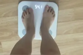 努力减肥不掉秤可能是木地板搞的鬼（起点新闻） 视频封面