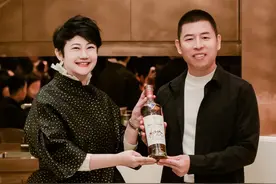 我的家宴，有好友，有美酒 麦卡伦的盈钻美酒祝大家新年都能又赢又赚！#麦卡伦 #威士忌 #卡宾先生 #盈钻 #家宴视频封面