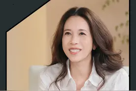 莫文蔚的经历充满多彩与变迁，但最终缘分让她与初恋重逢并再续前缘。#杨澜对话  #大有学问  #莫文蔚视频封面