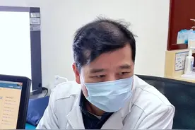 患者腰胀痛，咳嗽时，腰很难受需要扶着东西 医生：腰五骶一有终板炎，椎间隙高度有狭窄，不严重不用开刀#腰疼 #腰椎 #脊柱 #脊柱外科叶添文视频封面