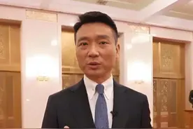 为何主持人工作几年脸就变宽？本以为是中年发腮，真相曝光才知背后另有隐情 #康辉 #撒贝宁 #王宁 #明星人物传 #娱乐圈大盘点视频封面
