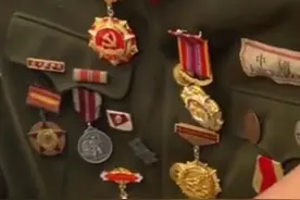 7月20日江苏淮安，95岁老兵求助消防站，为寻一顶87式陆军大檐帽，军装拿出那一刻肃然起敬视频封面