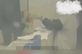 安徽一小饭桌托管老师，用戒尺狠抽学生的手心，负责人：家长都支持我们的。更多资讯，关注@河北经视 感谢支持~视频封面
