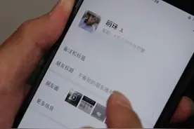 2月16日消息，微信通讯录近日进行了重大更新，用户现在可以一次性删除已经删除或屏蔽自己的好友，相较于之前满10000人后每次只能删除5个，这一改变极为显著。此前，微信还上线了查看已删除好友名单的功能。不过，该功能目前仅限通讯录达10000人的用户使用，多数用户呼吁微信进一步开放日常检测单删功能。视频封面