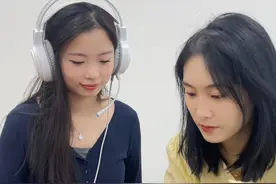 戴耳机看口型给朋友打电话，太搞笑了哈哈哈哈哈哈。 #戴耳机看口型挑战 #搞笑 #整活