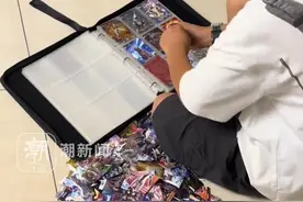 9岁男孩看完电影《南京照相馆》全程沉默、悲伤、愤怒，回家将珍藏的日漫卡片全部撕掉