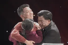 【#被拐18年男子寻亲后首次回家团圆 】视频封面
