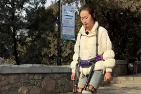 体力不够？装备来凑！爬泰山也有黑科技了，记者带你体验登山助力机器人。#泰山 #黑科技 #登山机器人  （泰安市广播电视台·泰安之声记者：项闪珊 侯晓飞）视频封面