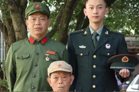 11月6日，贵州。祖孙三代退役军人合影，是传承也是接力，网友：三代人的眼神展现出不同的时代。视频封面