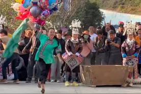 摆贝过苗年，农活大比拼！抢收稻谷冠军奖励一只鸡，村民们乐得合不拢嘴。#贵州村超 #村超世界杯 #看村超游贵州 #快乐村超活力四射 #摆贝苗年视频封面
