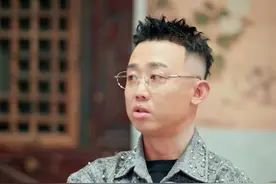 GAI很在乎姐姐的感受，#GAI周延 常提醒父母多关心优秀的姐姐，这份敏锐的觉察与主动的维护，是GAI对姐姐最深的理解与守护。#湖南卫视背后