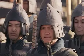 古代打仗时，第一排的士兵明知必死，为何还要全力冲锋？ 视频封面