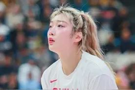 中国女篮与男篮薪资对比！李梦在女篮顶薪五百万，男篮最高六百万视频封面