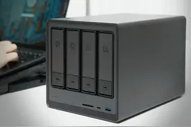 开箱一个绿联NAS私有云DXP4800 这次可算是解决了我手机电脑的素材存储焦虑！
#数码科技 #私有云 #绿联私有云 #内存不足 #绿联DXP4800视频封面