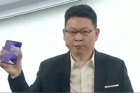 #全球首款阔折叠华为PuraX 余承东官宣“阔折叠”Pura X，售价7499元—9999元，曾称要让全国人民抢购视频封面