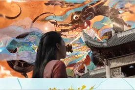 绘山海，渡众生。她挥毫纵墨，点染出奇异的「山海经」世界。作为一名苦读8年中医的研究生，鹿溟山在毕业以后决定推翻所有，重新选择，执笔绘画。上古异兽、神仙志怪、万物生灵……以画笔勾勒心中的神话世界，让抽象的故事，述以彩色的序章。#艺路生花视频封面