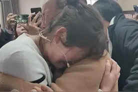 3月8日，四川绵阳，女孩3岁被拐在买家受尽委屈，14岁辍学边打工边找亲生父母，时隔30多年圆梦，认亲现场一家人痛哭视频封面