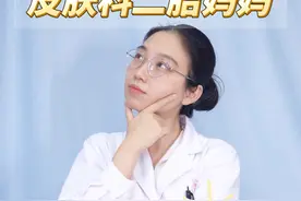 暑假带娃出门游玩，千万不要让孩子接触金属设施，小心烫伤 #烫伤 #儿童安全 #育儿经验分享 #积雪苷霜软膏视频封面