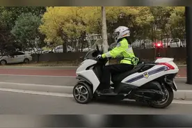 交警小姐姐来喊话了@德州交警 #安全出行平安回家视频封面