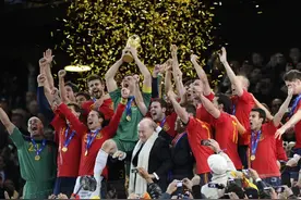2010世界杯淘汰赛，西班牙连克葡萄牙和巴拉圭首次挺近半决赛视频封面
