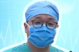 玩手机超十个小时，小姑娘突然手麻 #玩手机 #手麻 #健康视频封面