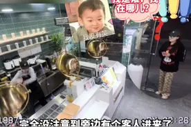 3月18日，四川成都，店员小哥下班前热舞，店里突然来了客人“当场社死”，网友：感觉尴尬到能抠出三室一厅！#热舞 #惊不惊喜意不意外 #尴尬 #四川dou知道 来源：@芒青柠 视频封面