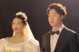 这是我们的婚纱照，迫不及待想和大家一起分享，幸福的 甜蜜的 感谢有你，也感谢有你们一路的陪伴#婚纱照 #穿上婚纱的样子 #愿每个女孩都能嫁给爱情视频封面