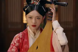 #宋引章琵琶曲被赞风骨 把委屈化成音律，把琵琶当成武器，弹出不甘心，弹出不羁风骨，今晚有被宋引章燃到吗？#梦华录 视频封面