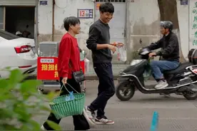 逛了东门，逛南门，那么下一站去哪里好呢？话说家烧刀鱼是真的好吃，除了刺多 #我的农村生活 #刀鱼 #慈溪南门菜场 #乡村生活家 #治愈系乡村美食视频封面